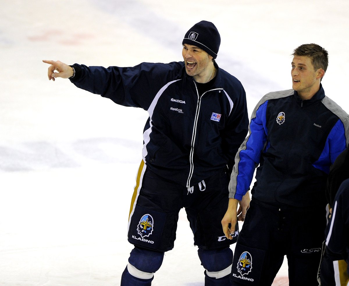 Jaromír Jágr se nestačí divit. Chlupaté nohy mu možná zachrání sezonu v NHL.„Ty máš chlupatější nohy než já!“