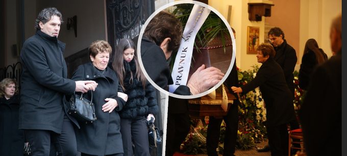 Jágr na pohřbu táty (†82) podpíral zdrcenou maminku: Poslední polibek a pohlazení! Jágr na pohřbu táty (†82) podpíral zdrcenou maminku: Poslední polibek a pohlazení!