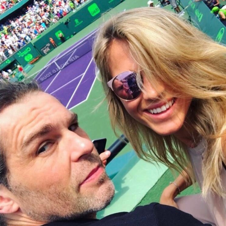 Jaromír Jágr vzal svoji milou Veroniku na tenis. Jenže kvůli zácpě stihli jen 30 minut bitvy Federera s Nadalem.