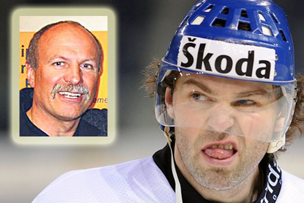 Jaromír Jágr se tvářil asi takhle, když zjistil, kdo se o něj staral... Jaromír Jágr se tvářil asi takhle, když zjistil, kdo se o něj staral...