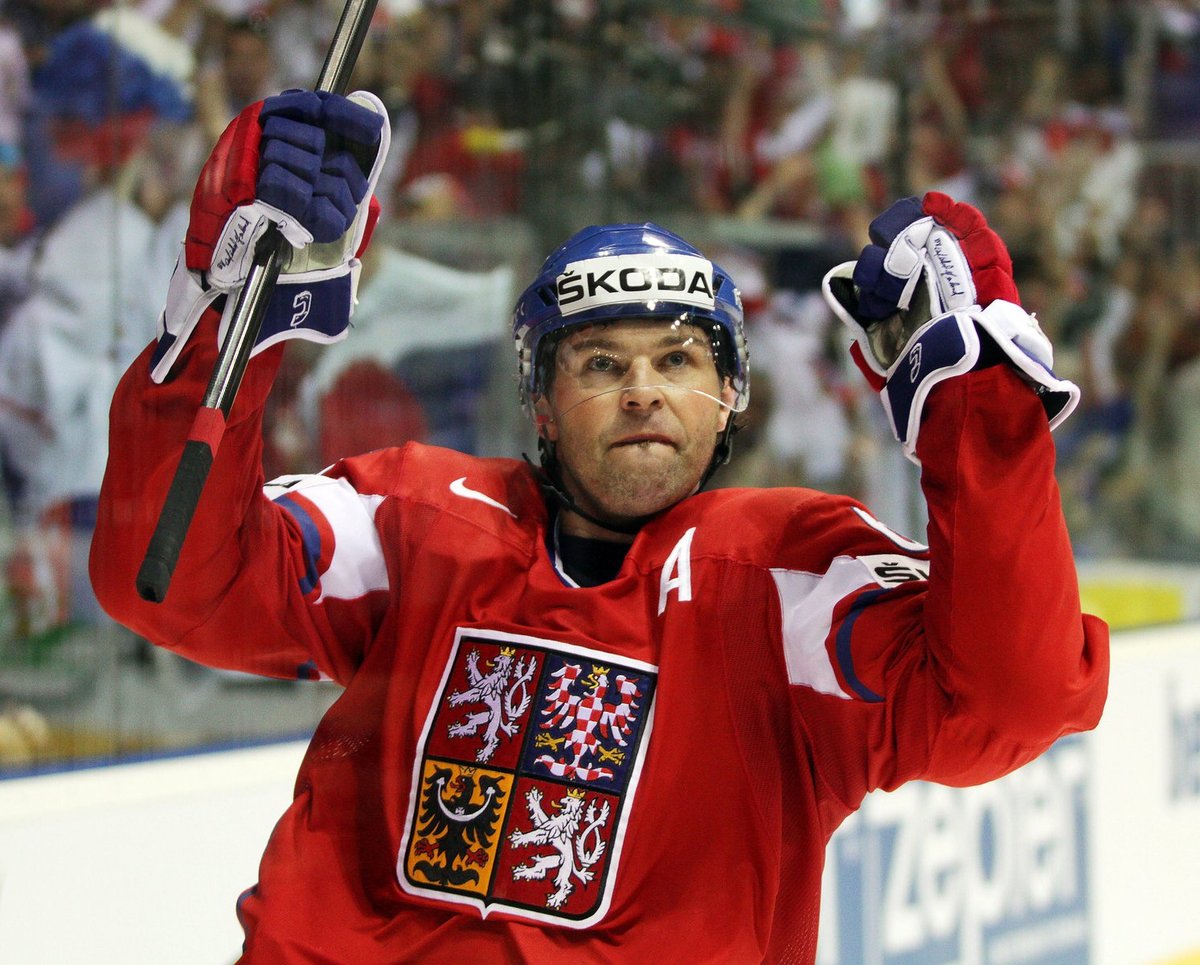 Jaromír Jágr slaví svůj třetí gól v americké síti. To on vystřílel Česku semiﬁ nále mistrovství světa!