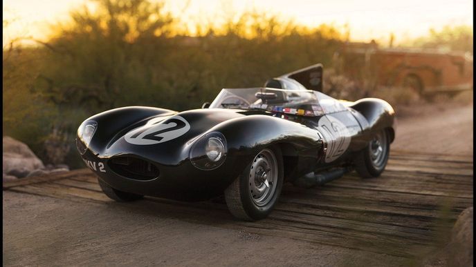 Historický Jaguar, který řídil i slavný závodník Sir Sterling Moss, je k mání za 11 milionů liber.