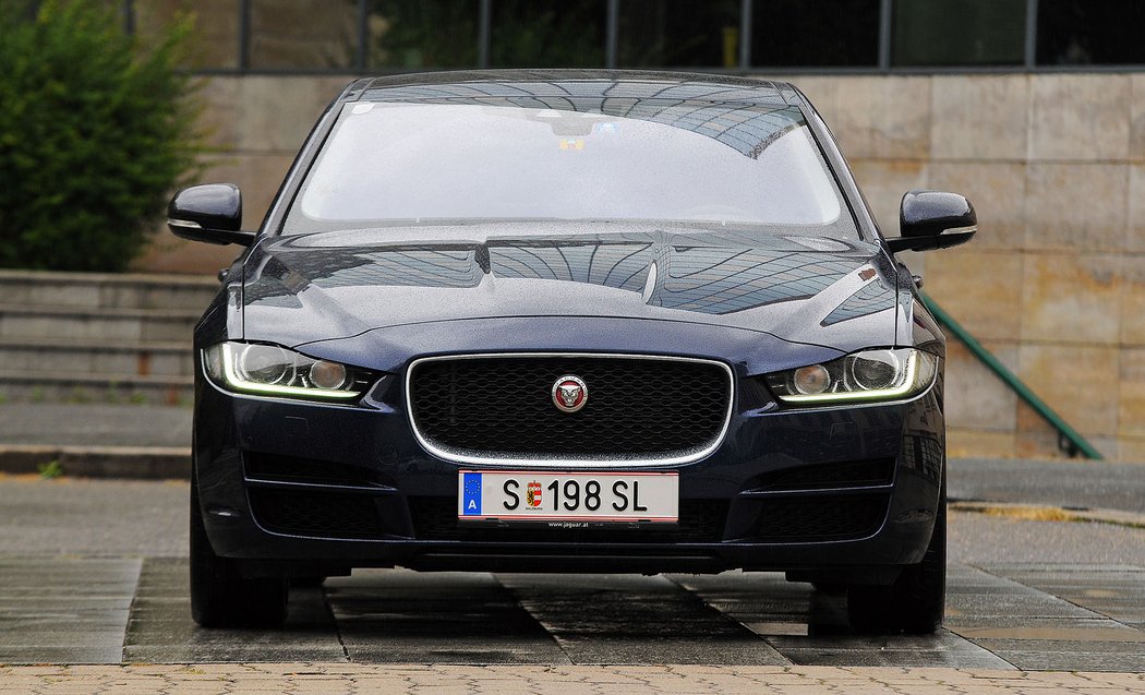 Jaguar XE