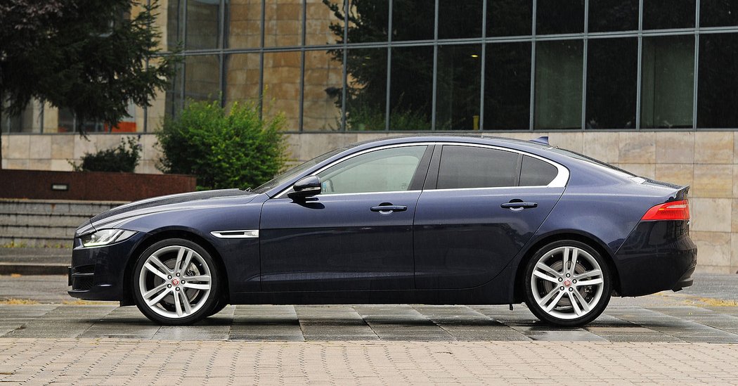 Jaguar XE