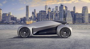 Jaguar pro rok 2042 přijíždí s přenosným volantem
