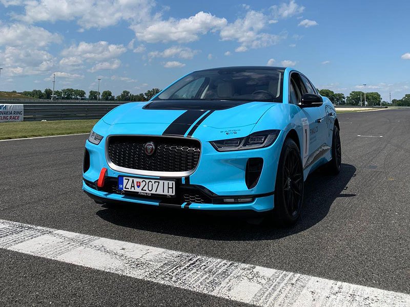 Jaguar I-Pace vs. angličák Hot Wheels