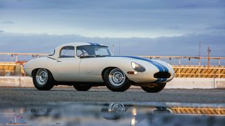 Závodní Jaguar E-Type se prodal za neuvěřitelných 185 milionů korun
