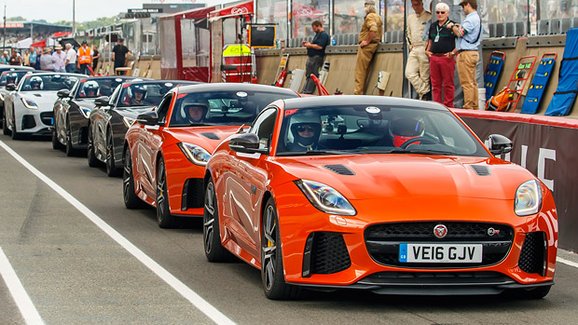 TEST S Jaguarem F-Type SVR do Le Mans: Jak jsme si vyčekali jízdu na slavném okruhu