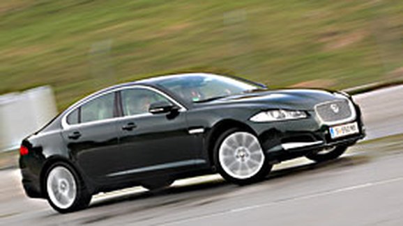 TEST Jaguar XF a XFR: První jízdní dojmy