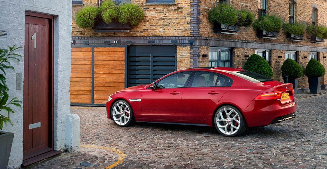 Jaguar XE