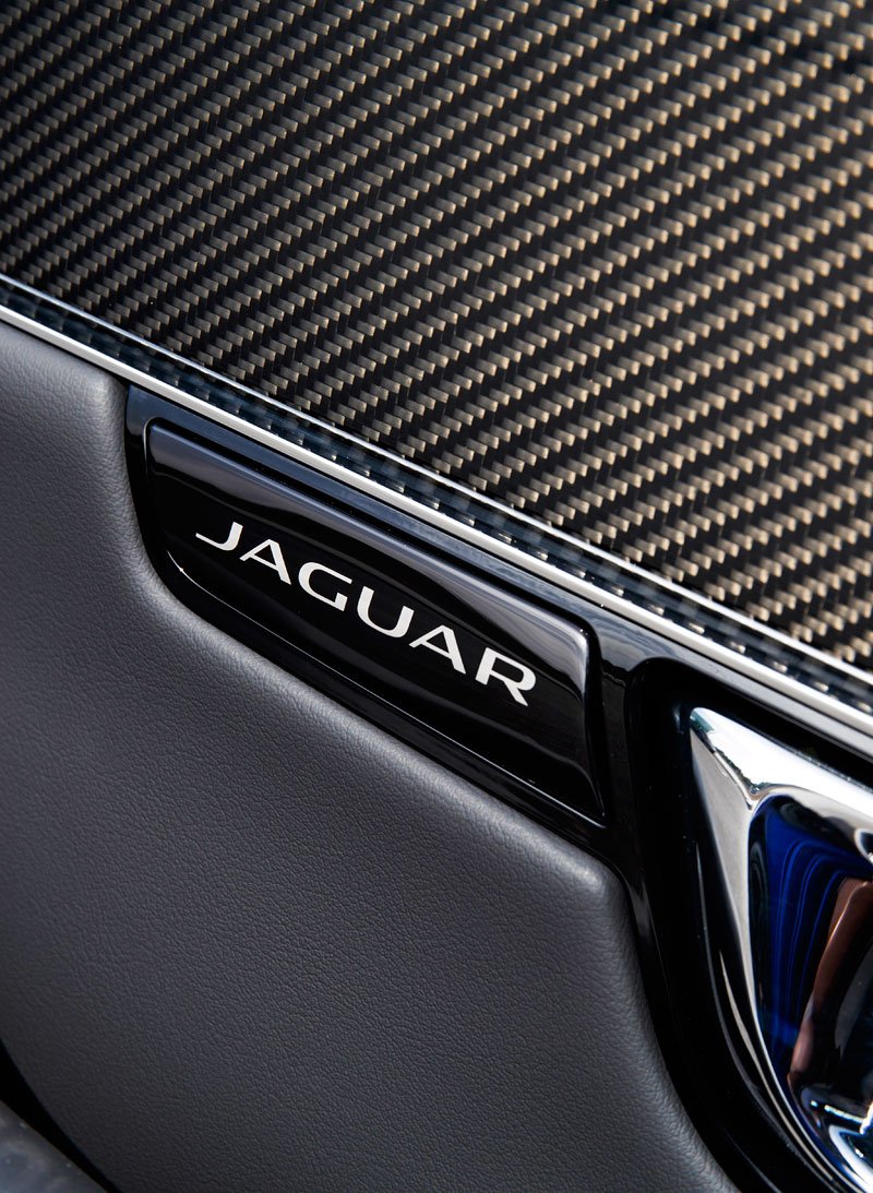 Jaguar XJR575