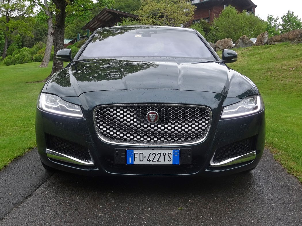 Jaguar XE