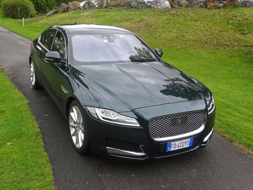 Jaguar XE