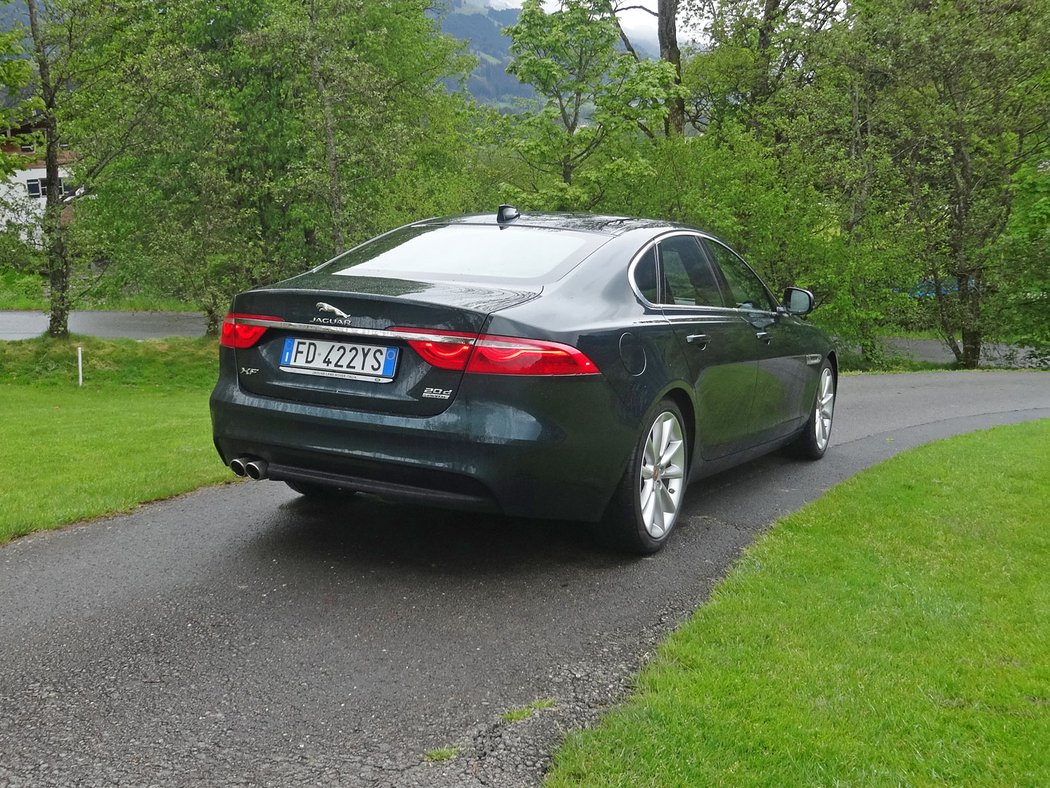 Jaguar XE