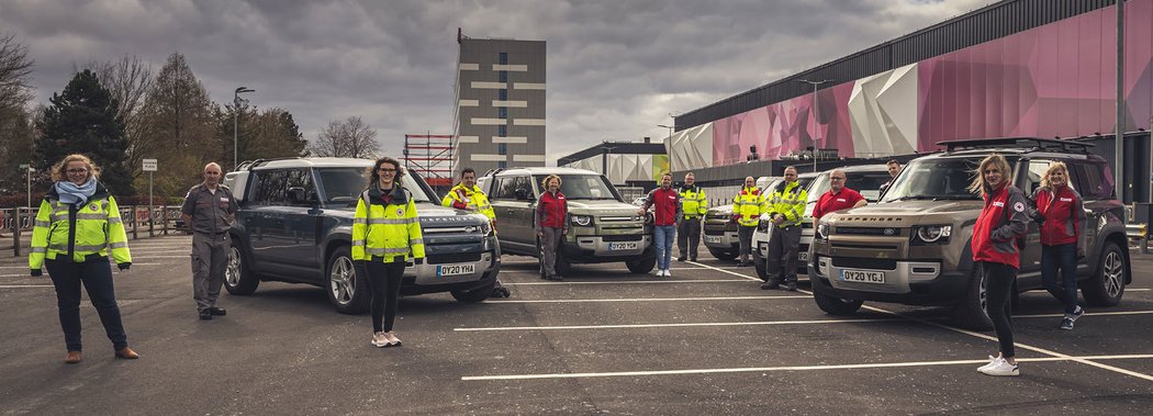 Jaguar Land Rover spojil síly Červeným křížem