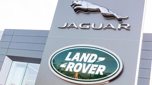 Jaguar Land Rover jedná s vládou o pomoci za miliardu liber