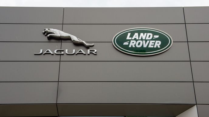 Továrna Jaguar Land Rover na jihu Slovenska přeruší výrobu kvůli nedostatku polovodičů. 