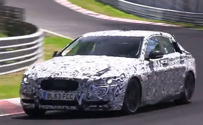 Spy video: Šestiválcový Jaguar XE zachycen na Severní smyčce