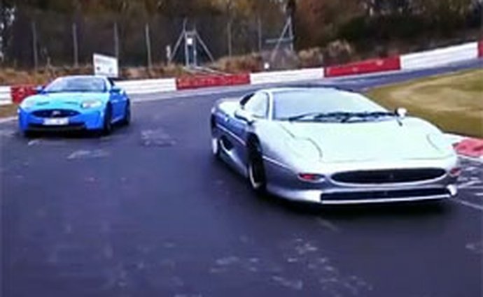 Video: Jaguar XKR-S vs. XJ220 na Nordschleife