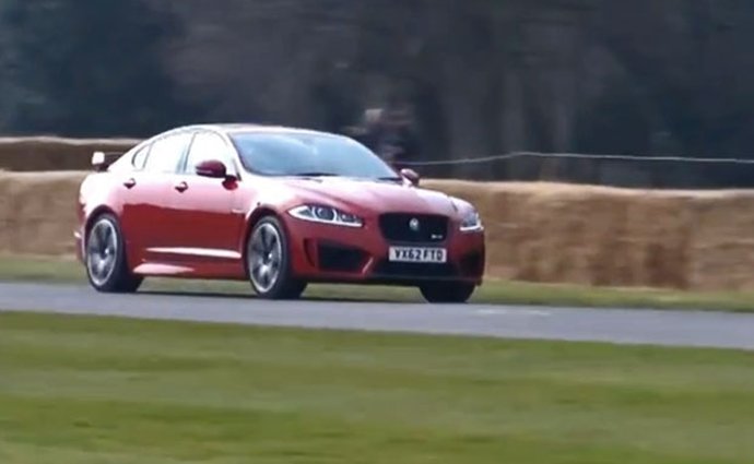 Jaguar XFR-S se prohání na okruhu v Goodwoodu (video)