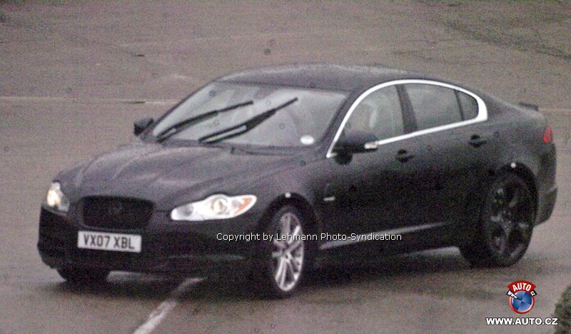 jaguar spyphotos vyssistredni sportovni