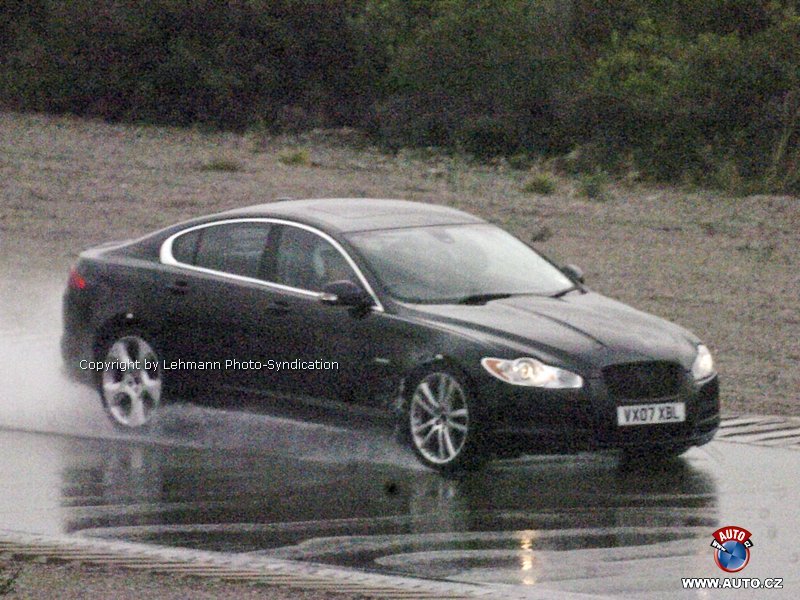 jaguar spyphotos vyssistredni sportovni