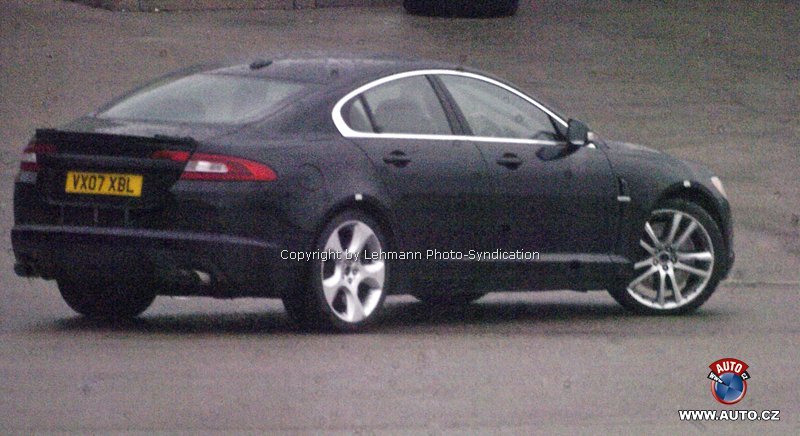 jaguar spyphotos vyssistredni sportovni