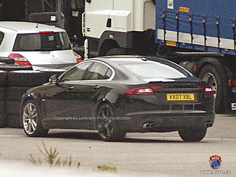 jaguar spyphotos vyssistredni sportovni