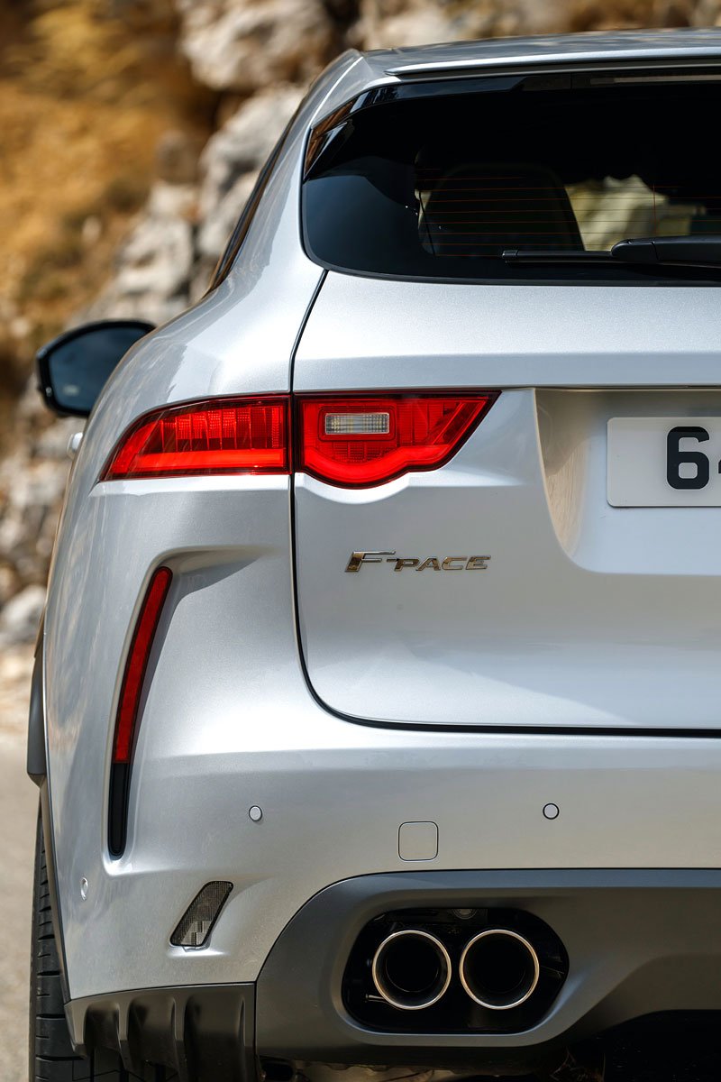 Jaguar F-Pace SVR