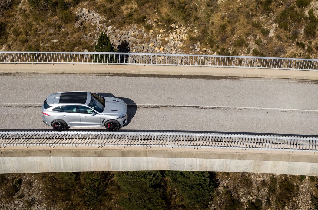 Jaguar F-Pace SVR