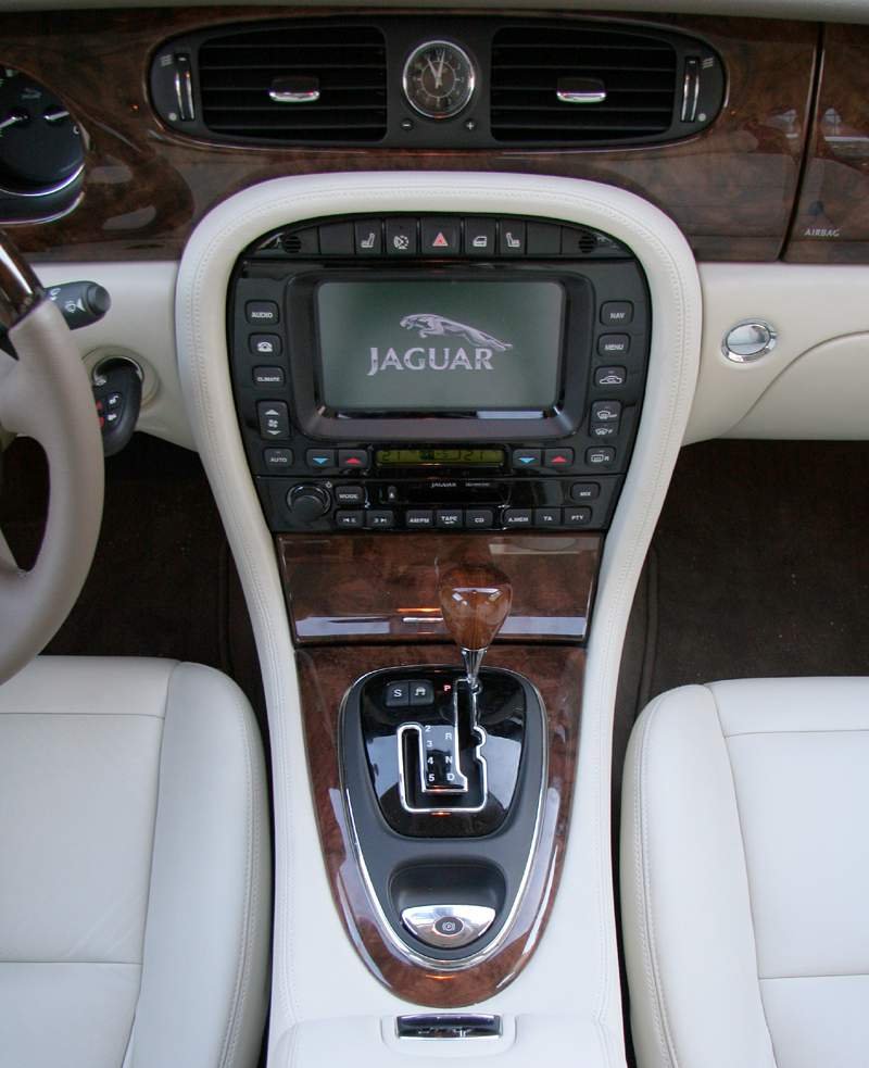 Jaguar XJ