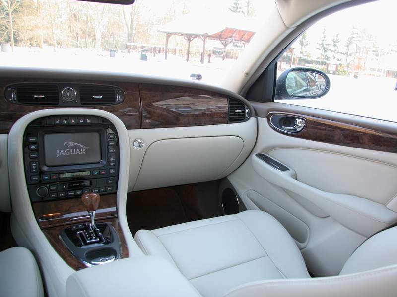 Jaguar XJ