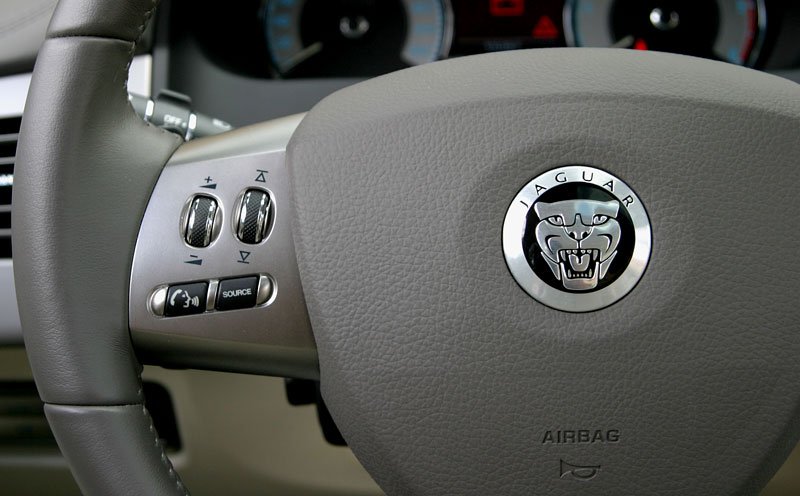 jaguar testy luxusni