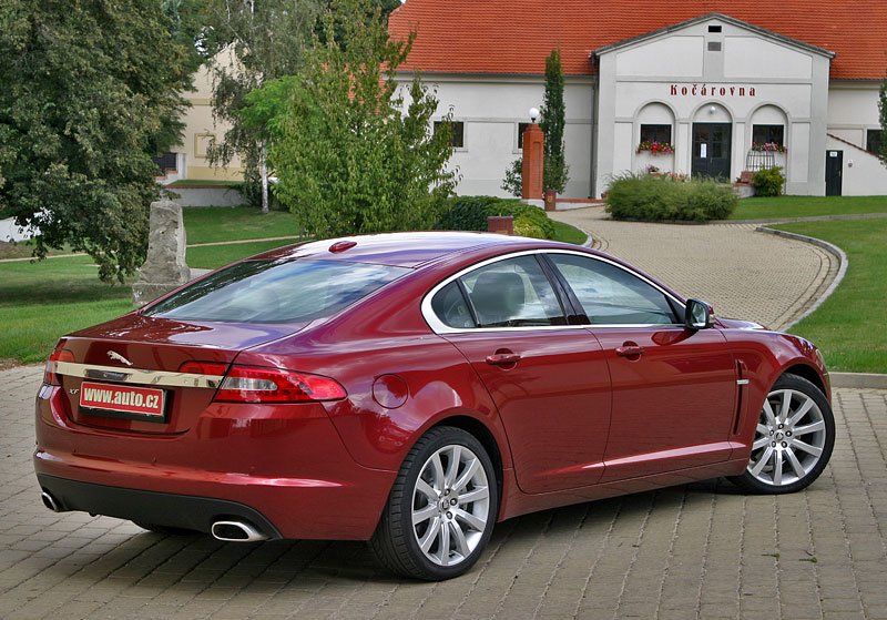 jaguar testy luxusni