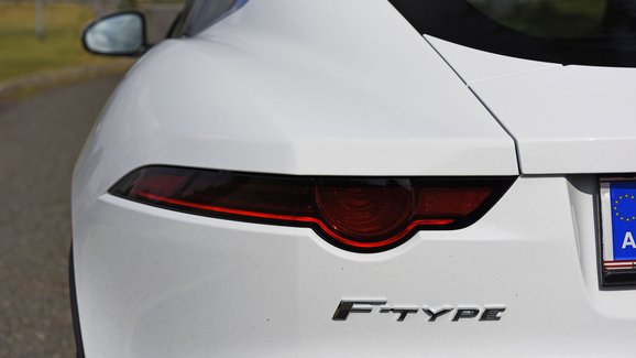 Jaguar F-Type čeká brzy výrazný facelift, změní se toho opravdu hodně. A jedna věc zamrzí