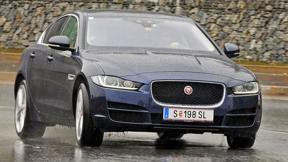 TEST Jaguar XE 20t (147 kW) – Čekání na vlastní zdroje