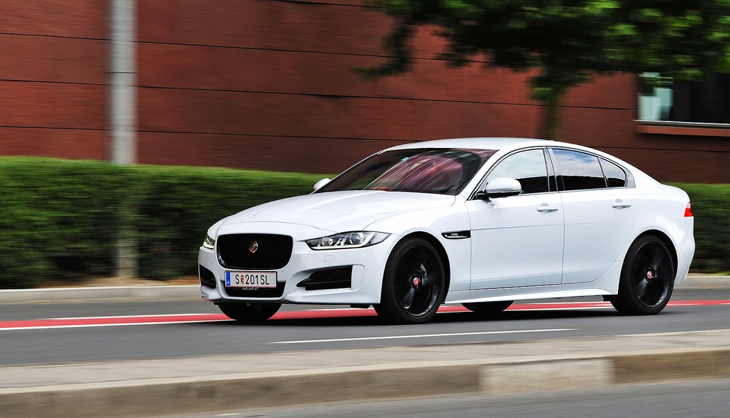 Jaguar XE