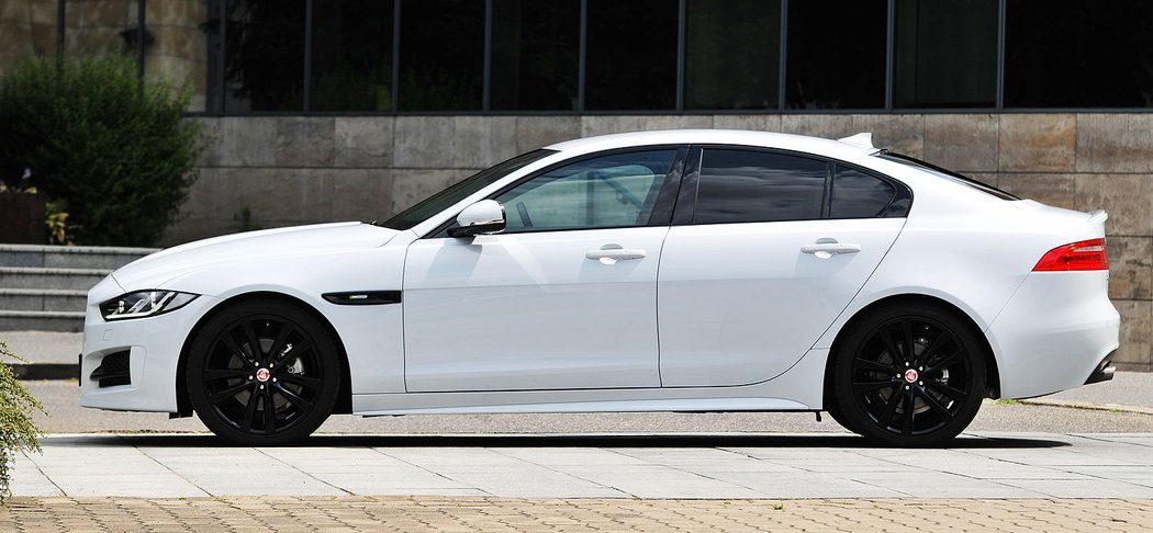 Jaguar XE