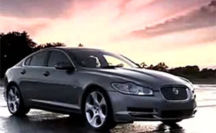 Video: Jaguar XF – staticky i při jízdě se svými stvořiteli