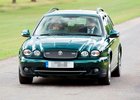 Jaguar X-Type britské královny Alžběty II. míří do aukce