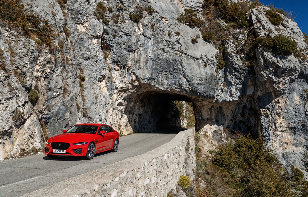 Jaguar XE