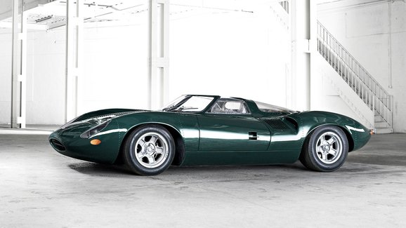 Dvanáctiválcový Jaguar XJ13 měl uspět v Le Mans, ale nikdy nezávodil. Vznikl jediný...