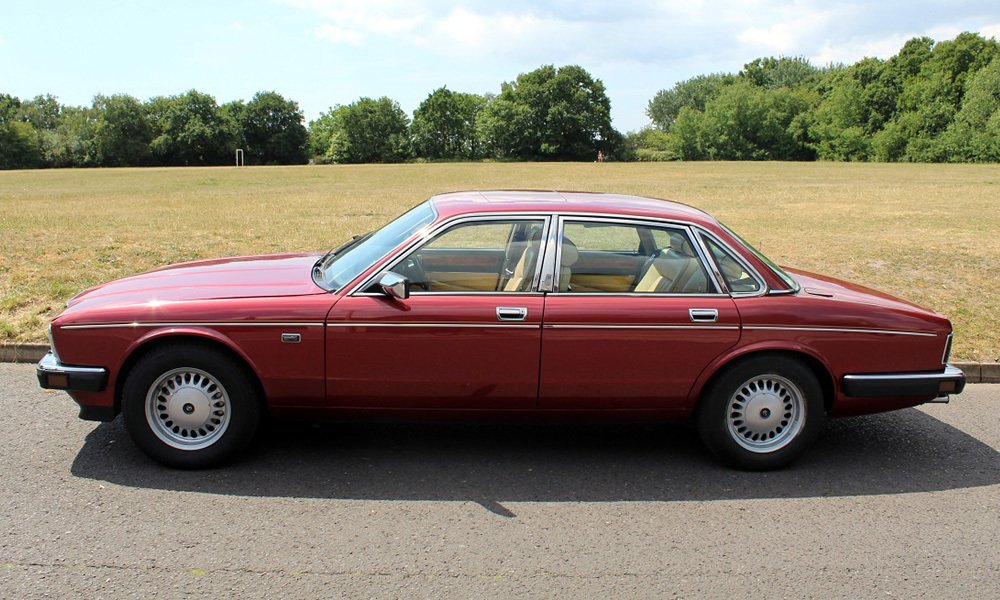 Luxusní Daimler 3.6 z roku 1988 stál 28 500 liber a bylo jich vyrobeno přes 10 000.