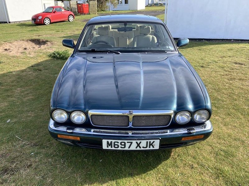 Jaguar XJR