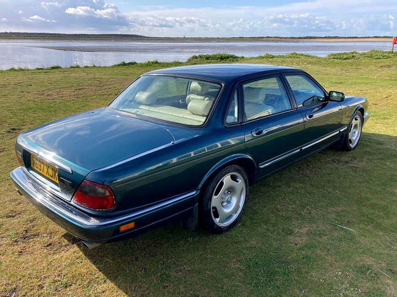 Jaguar XJR