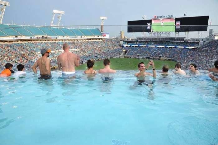 Nejluxusnější místa v NFL: Na americký fotbal se můžete dívat z bazénu...