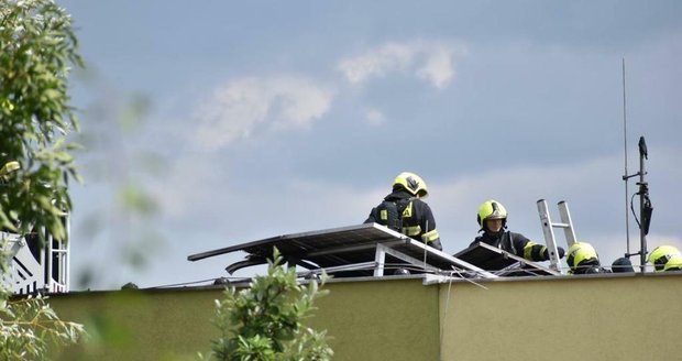 Požár střechy rodinného domu v Olšinské ulici. (26. červenec 2023)