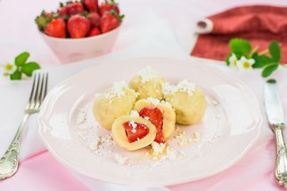 Variace na jahodové knedlíky: Recepty jako od babičky, pro lenochy i fajnšmekry