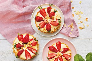 Recepty z jahod, kterým nelze odolat: Tartaletky, jahodový cheesecake i lehoučká Pavlova