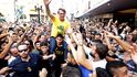 Brazilský prezidentský kandidát Jair Bolsonaro během předvolebního mítinku krátce předtím, než byl pobodán